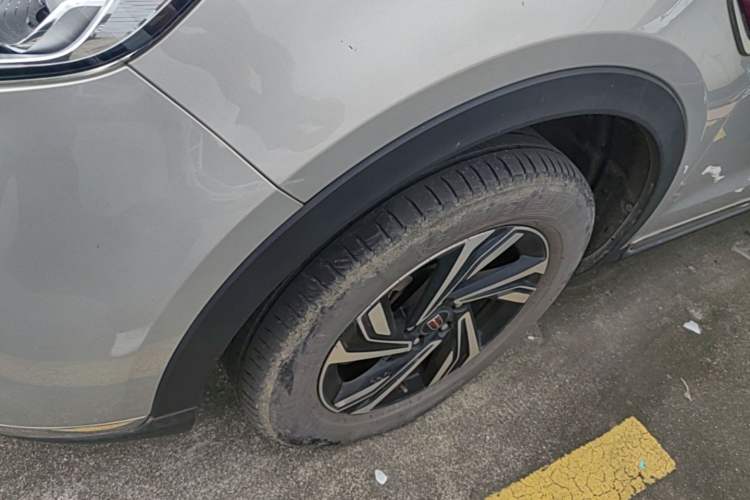 Used Hongqi HS5 2022 Revised Version 2.0T Smart Connect Flagship Edition Left Front Wheel Hub