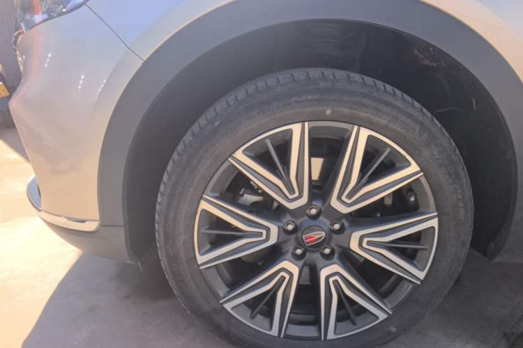 Used Hongqi HS5 2022 Facelifted Version 2.0T Smart Connect Flagship All-Wheel-Drive Edition Left Front Wheel Hub