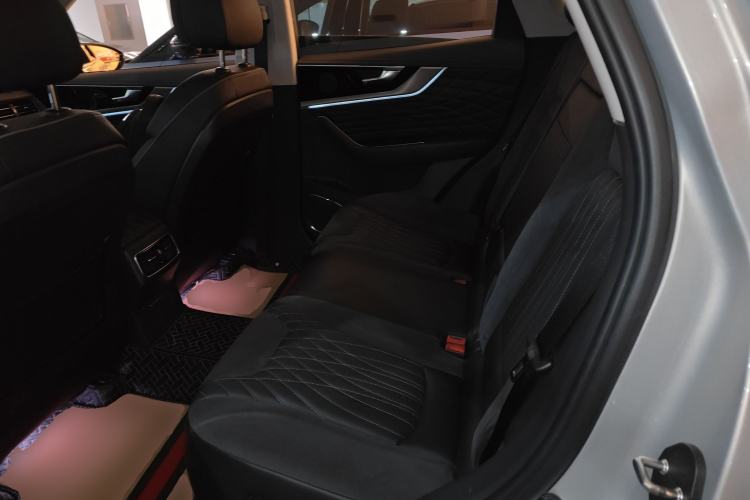 Used Hongqi HS5 2022 Facelifted Version 2.0T Smart Connect Flagship All-Wheel-Drive Edition Left Rear Seat