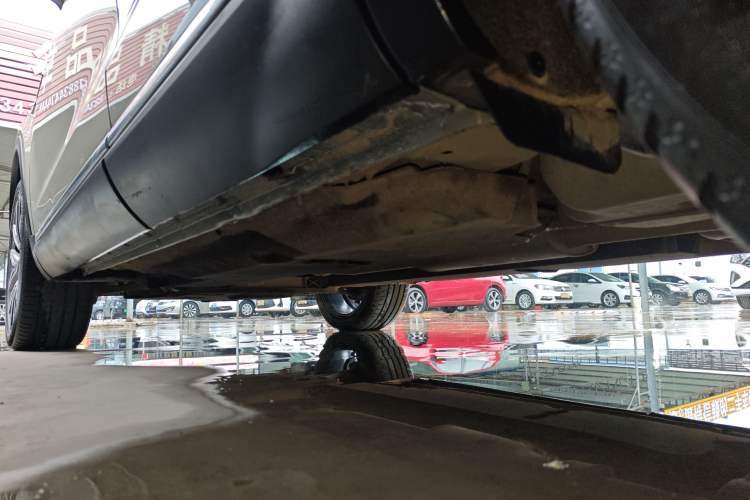 Used Hongqi HS5 2022 Facelifted Version 2.0T Smart Connect Flagship All-Wheel-Drive Edition Left Side Sill