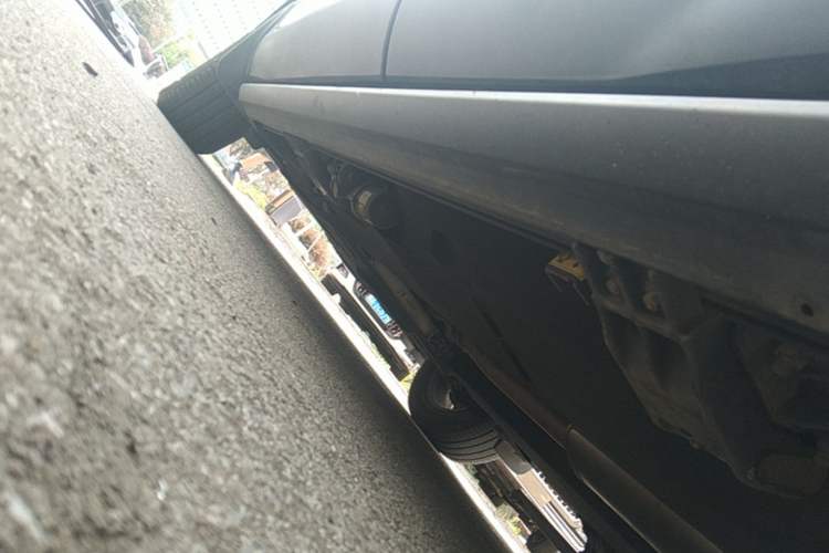 Used Hongqi HS5 2022 Revised Version 2.0T Smart Connect Flagship Edition Left Side Sill