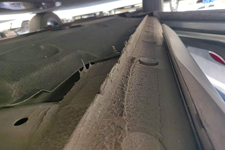 Used Hongqi HS5 2022 Revised Version 2.0T Smart Connect Flagship Edition Left Side Sill