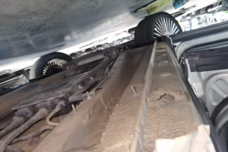 Used Hongqi HS5 2022 2.0T Smart Connect Flagship All-Wheel-Drive Version Left Side Sill