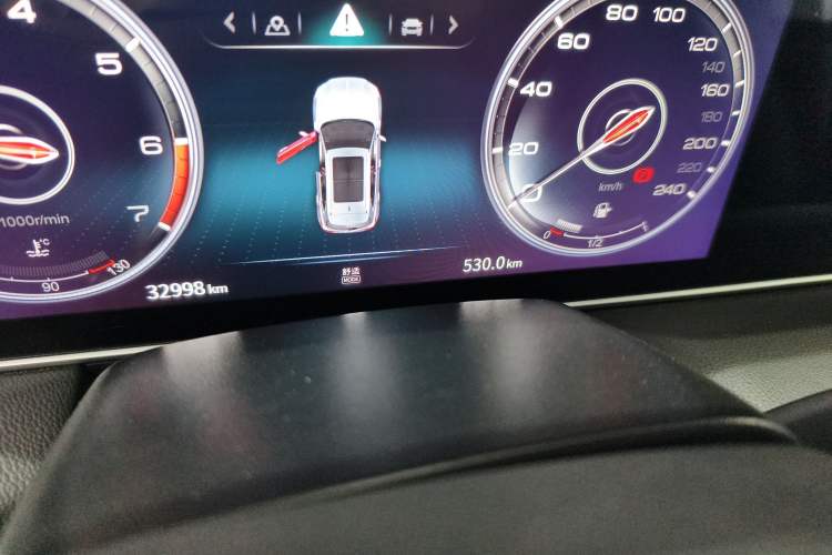 Used Hongqi HS5 2022 Facelifted Version 2.0T Smart Connect Flagship All-Wheel-Drive Edition Odometer Close Up