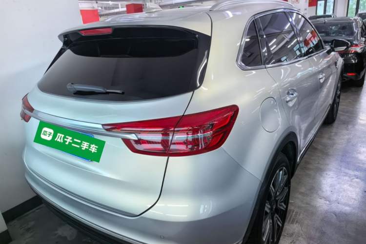Used Hongqi HS5 2022 Facelifted Version 2.0T Smart Connect Flagship All-Wheel-Drive Edition Rear