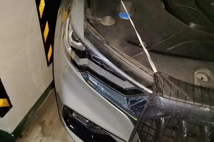 Used Hongqi HS5 2022 2.0T Smart Connect Flagship Edition Right Front Headlight