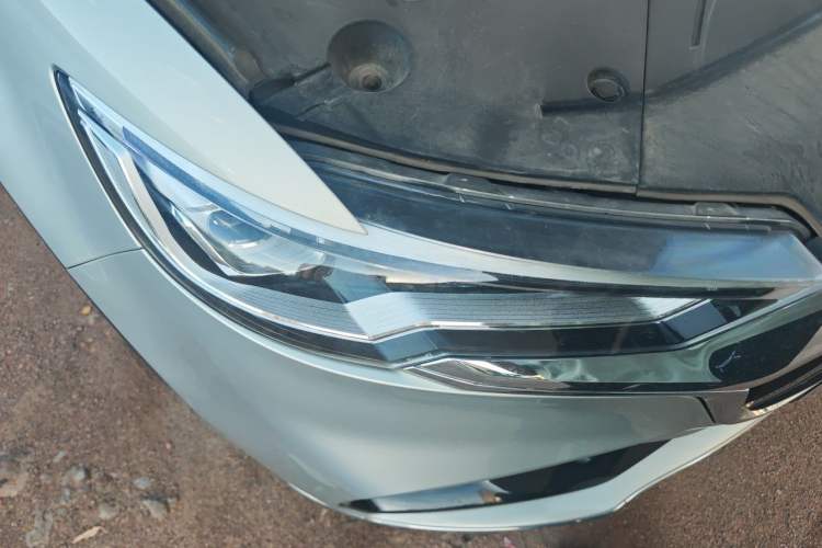 Used Hongqi HS5 2022 Facelifted Version 2.0T Smart Connect Flagship All-Wheel-Drive Edition Right Front Headlight