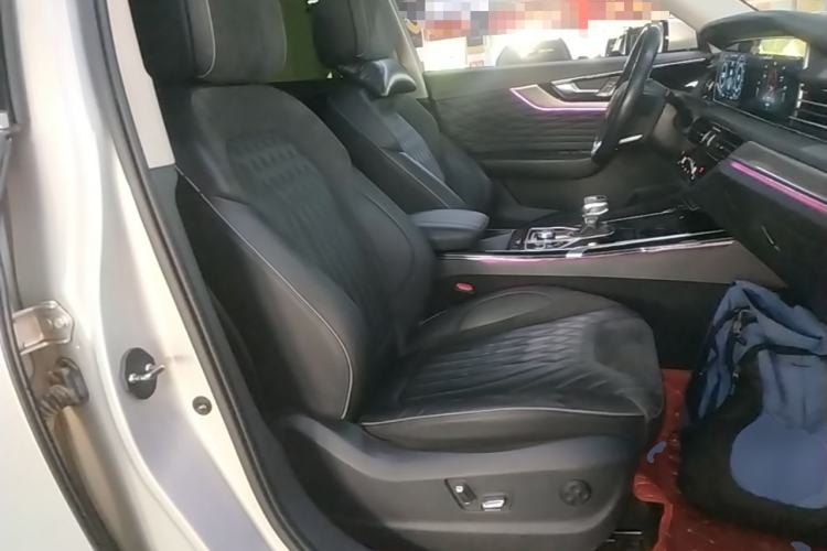Used Hongqi HS5 2022 Facelifted Version 2.0T Smart Connect Flagship All-Wheel-Drive Edition Right Front Seat