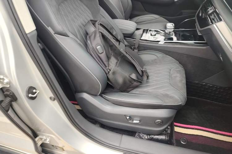Used Hongqi HS5 2022 Revised Version 2.0T Smart Connect Flagship Edition Right Front Seat