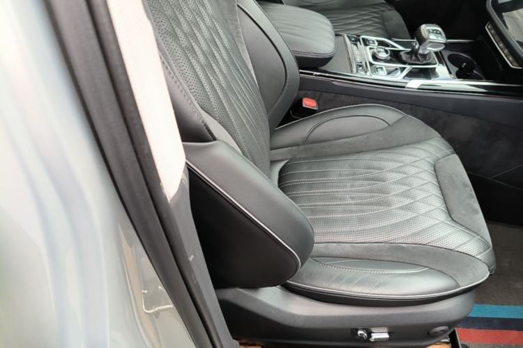 Used Hongqi HS5 2022 Facelifted Version 2.0T Smart Connect Flagship All-Wheel-Drive Edition Right Front Seat
