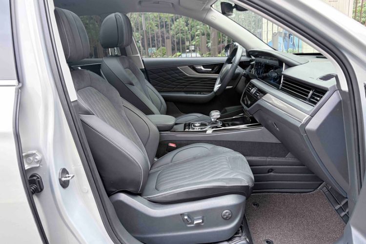 Used Hongqi HS5 2022 Facelifted Version 2.0T Smart Connect Flagship All-Wheel-Drive Edition Right Front Seat