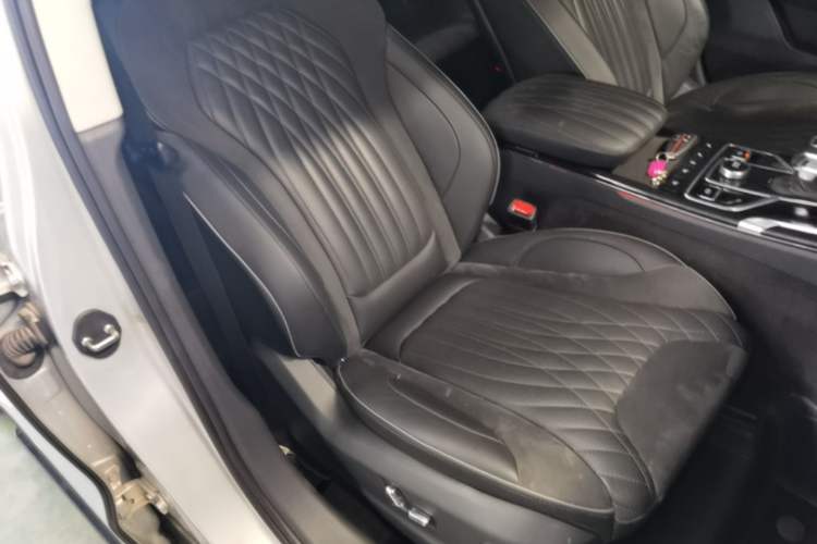 Used Hongqi HS5 2022 2.0T Smart Connect Flagship All-Wheel-Drive Version Right Front Seat