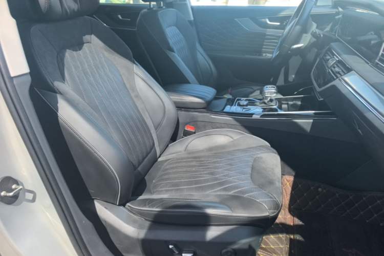 Used Hongqi HS5 2022 Facelifted Version 2.0T Smart Connect Flagship All-Wheel-Drive Edition Right Front Seat