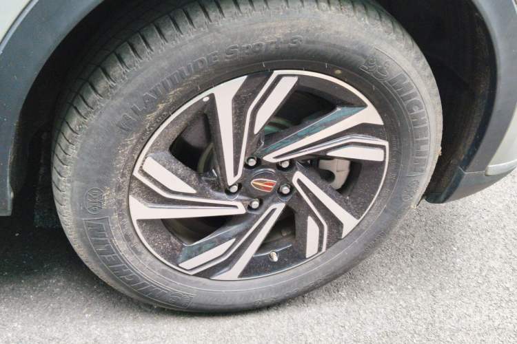 Used Hongqi HS5 2022 Revised Version 2.0T Smart Connect Flagship Edition Right Front Wheel Hub