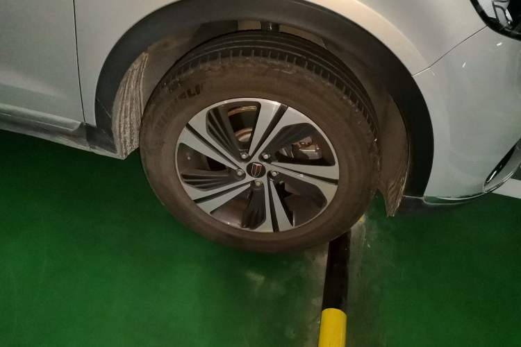 Used Hongqi HS5 2022 2.0T Smart Connect Flagship Edition Right Front Wheel Hub