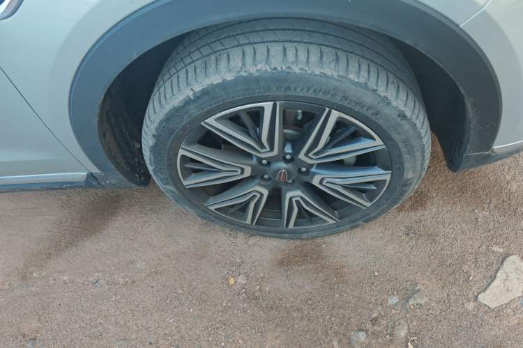 Used Hongqi HS5 2022 Facelifted Version 2.0T Smart Connect Flagship All-Wheel-Drive Edition Right Front Wheel Hub