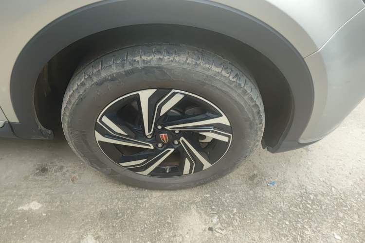 Used Hongqi HS5 2022 2.0T Smart Connect Flagship Enjoyment Purchase Edition Right Front Wheel Hub