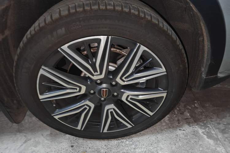 Used Hongqi HS5 2022 2.0T Smart Connect Flagship All-Wheel Drive LeGou Edition Right Front Wheel Hub