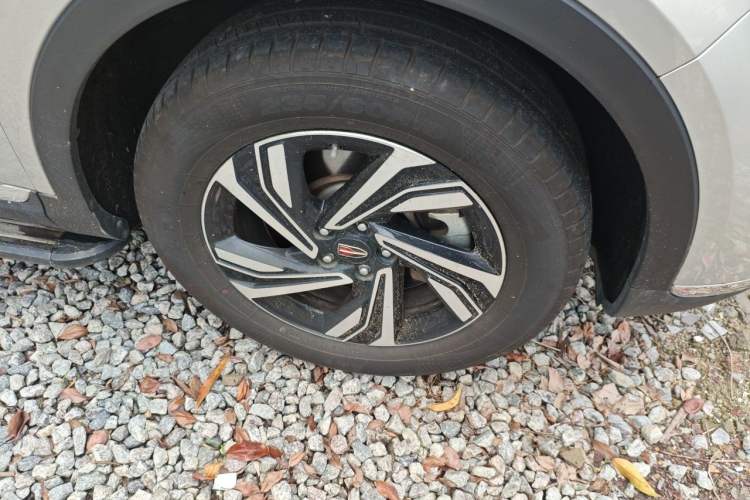 Used Hongqi HS5 2022 2.0T Smart Connect Flagship Enjoyment Purchase Edition Right Front Wheel Hub