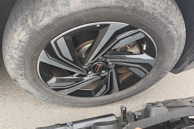 Used Hongqi HS5 2022 Revised Version 2.0T Smart Connect Flagship Edition Right Front Wheel Hub