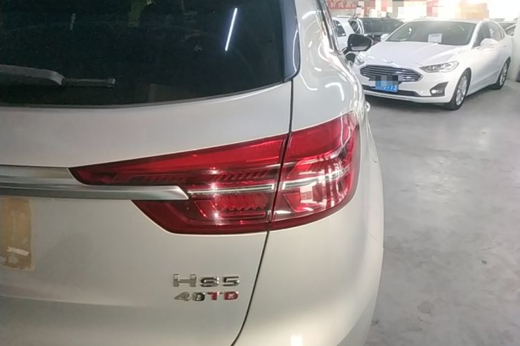 Used Hongqi HS5 2022 Facelifted Version 2.0T Smart Connect Flagship All-Wheel-Drive Edition Right Rear Taillight