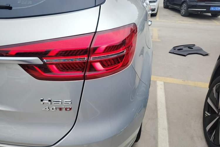 Used Hongqi HS5 2022 Revised Version 2.0T Smart Connect Flagship Edition Right Rear Taillight