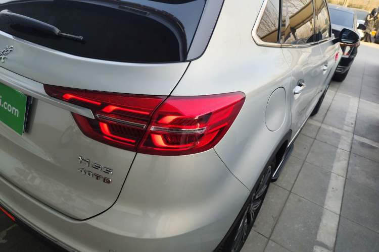 Used Hongqi HS5 2022 Facelifted Version 2.0T Smart Connect Flagship All-Wheel-Drive Edition Right Rear Taillight
