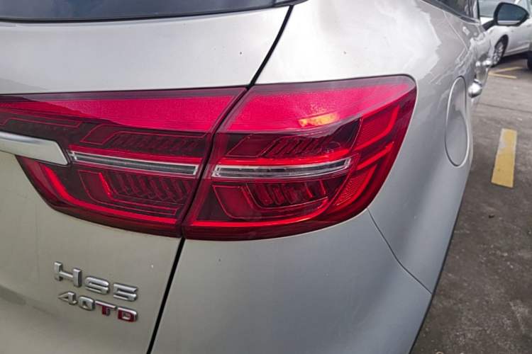 Used Hongqi HS5 2022 Revised Version 2.0T Smart Connect Flagship Edition Right Rear Taillight