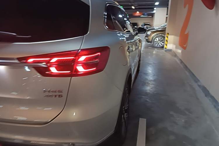 Used Hongqi HS5 2022 Facelifted Version 2.0T Smart Connect Flagship All-Wheel-Drive Edition Right Rear Taillight