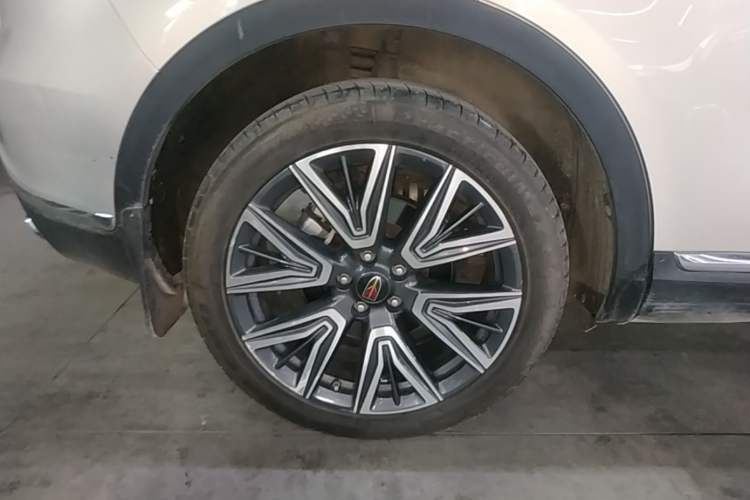 Used Hongqi HS5 2022 Facelifted Version 2.0T Smart Connect Flagship All-Wheel-Drive Edition Right Rear Wheel Hub