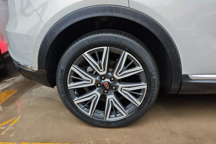 Used Hongqi HS5 2022 Facelifted Version 2.0T Smart Connect Flagship All-Wheel-Drive Edition Right Rear Wheel Hub