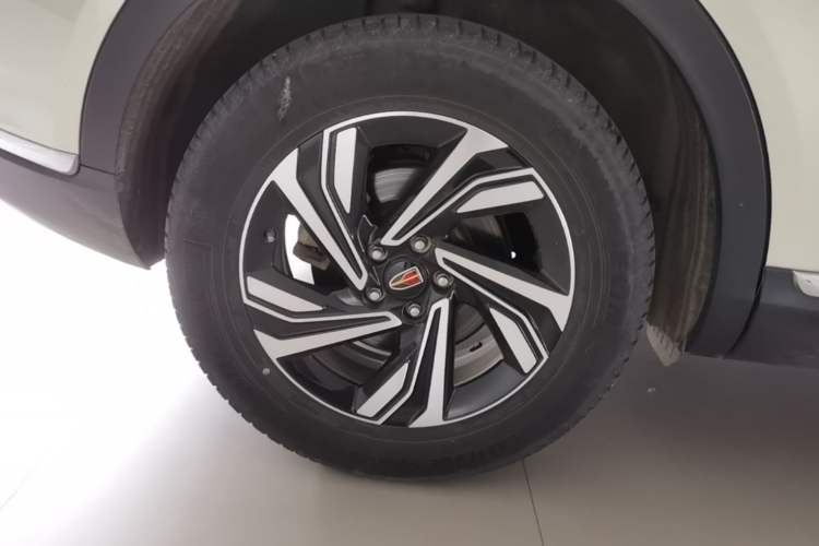 Used Hongqi HS5 2022 Revised Version 2.0T Smart Connect Flagship Edition Right Rear Wheel Hub