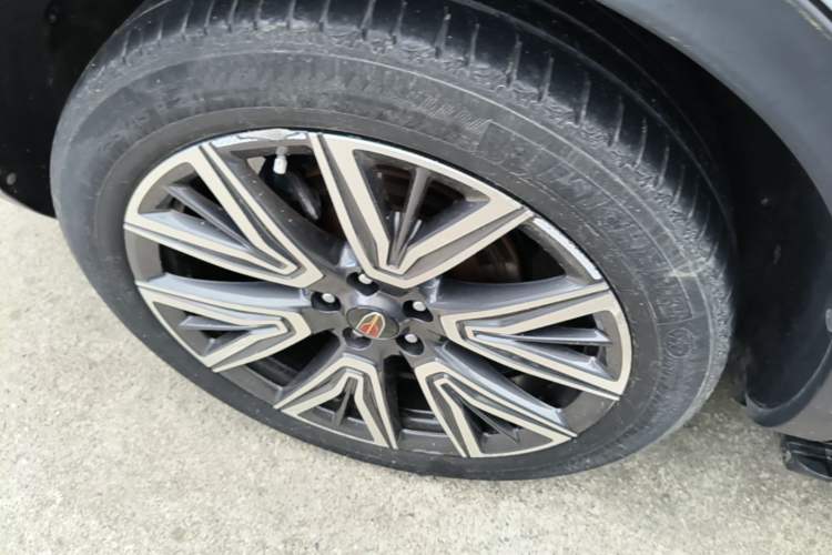 Used Hongqi HS5 2022 Facelifted Version 2.0T Smart Connect Flagship All-Wheel-Drive Edition Right Rear Wheel Hub