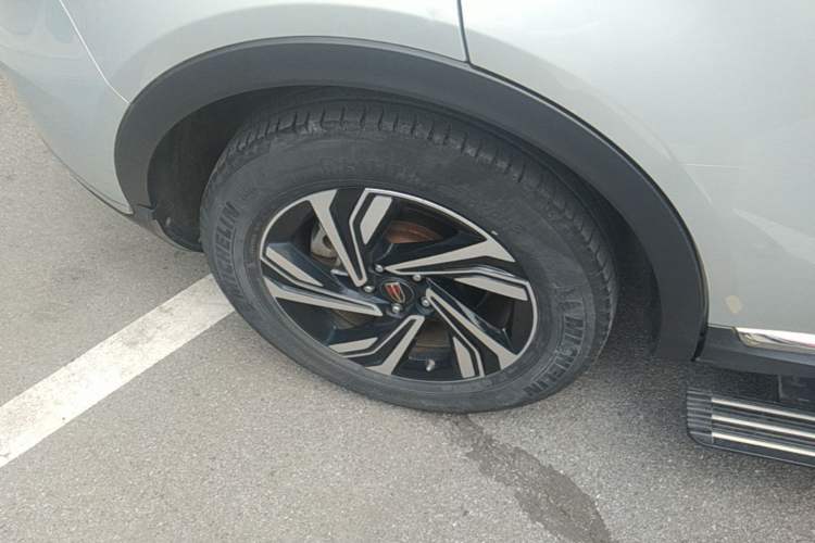 Used Hongqi HS5 2022 Revised Version 2.0T Smart Connect Flagship Edition Right Rear Wheel Hub