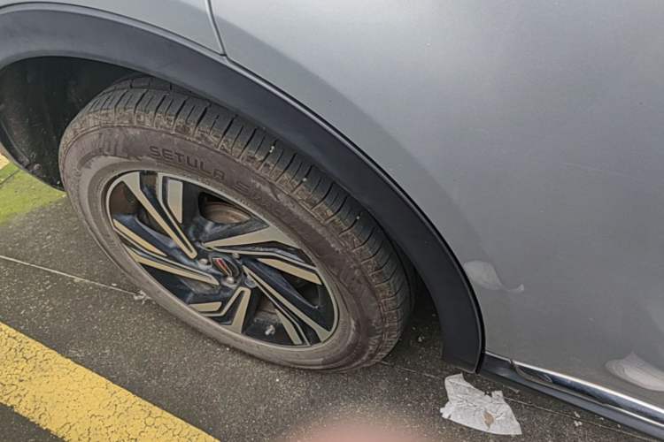 Used Hongqi HS5 2022 Revised Version 2.0T Smart Connect Flagship Edition Right Rear Wheel Hub
