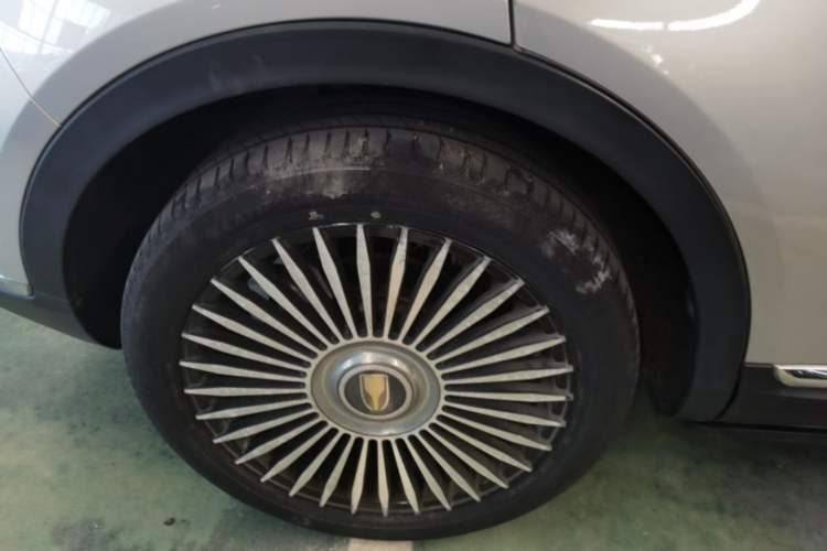 Used Hongqi HS5 2022 2.0T Smart Connect Flagship All-Wheel-Drive Version Right Rear Wheel Hub
