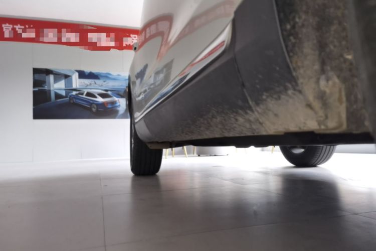 Used Hongqi HS5 2022 Revised Version 2.0T Smart Connect Flagship Edition Right Side Sill