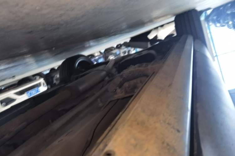 Used Hongqi HS5 2022 2.0T Smart Connect Flagship All-Wheel-Drive Version Right Side Sill