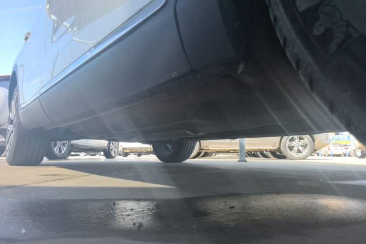 Used Hongqi HS5 2022 Facelifted Version 2.0T Smart Connect Flagship All-Wheel-Drive Edition Right Side Sill