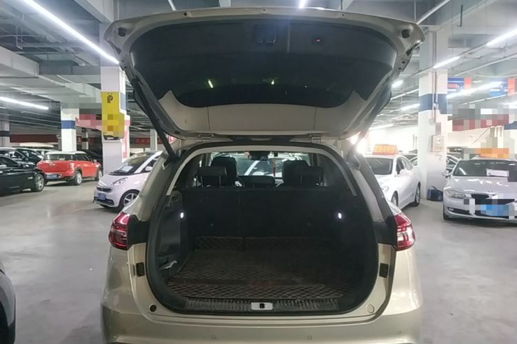 Used Hongqi HS5 2022 Facelifted Version 2.0T Smart Connect Flagship All-Wheel-Drive Edition Trunk