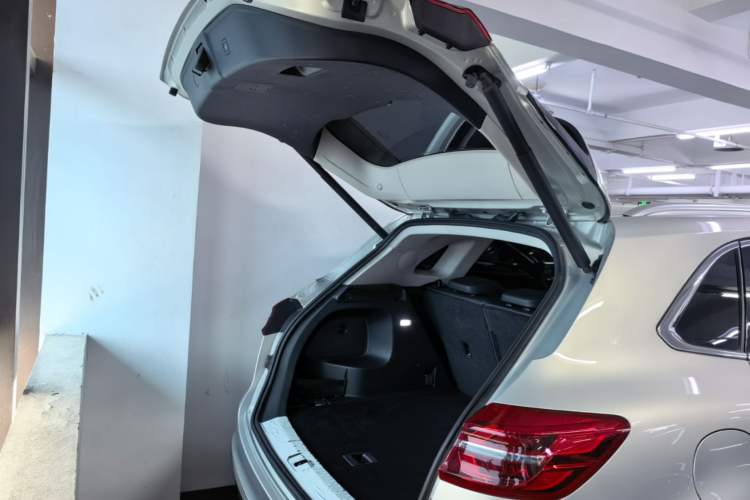 Used Hongqi HS5 2022 Facelifted Version 2.0T Smart Connect Flagship All-Wheel-Drive Edition Trunk