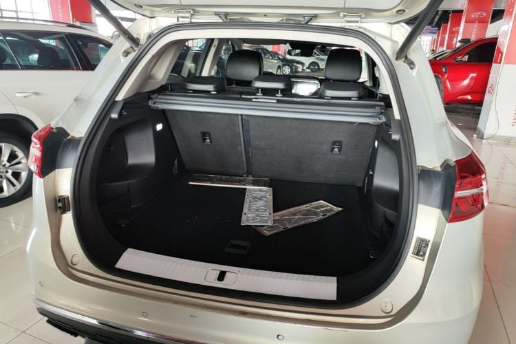 Used Hongqi HS5 2022 Revised Version 2.0T Smart Connect Flagship Edition Trunk