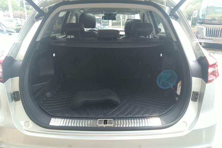 Used Hongqi HS5 2022 Revised Version 2.0T Smart Connect Flagship Edition Trunk