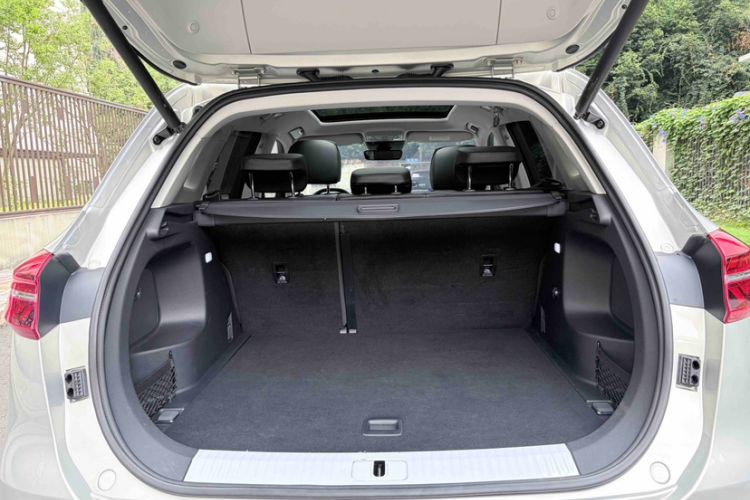 Used Hongqi HS5 2022 Facelifted Version 2.0T Smart Connect Flagship All-Wheel-Drive Edition Trunk