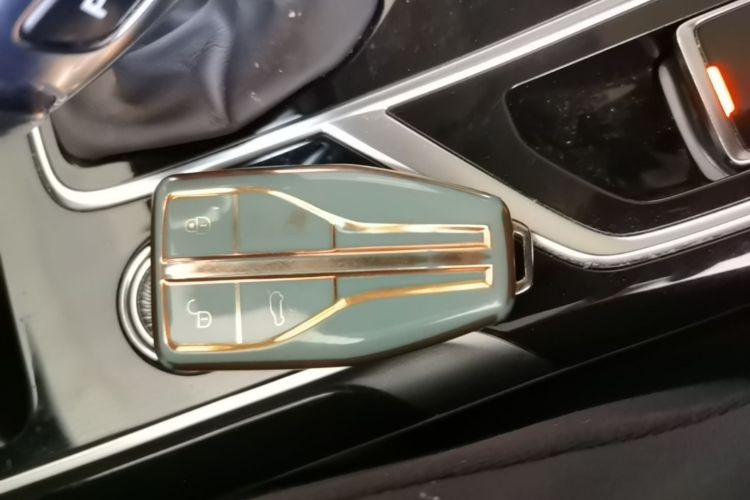 Used Hongqi HS5 2022 Revised Version 2.0T Smart Connect Flagship Edition Vehicle Key