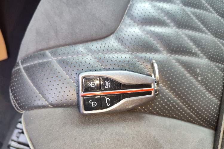 Used Hongqi HS5 2022 Facelifted Version 2.0T Smart Connect Flagship All-Wheel-Drive Edition Vehicle Key