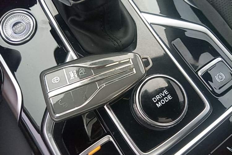 Used Hongqi HS5 2022 Facelifted Version 2.0T Smart Connect Flagship All-Wheel-Drive Edition Vehicle Key