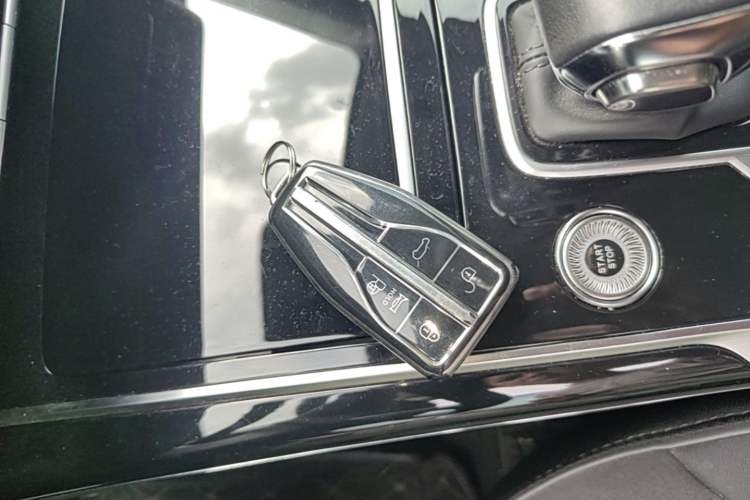 Used Hongqi HS5 2022 Revised Version 2.0T Smart Connect Flagship Edition Vehicle Key