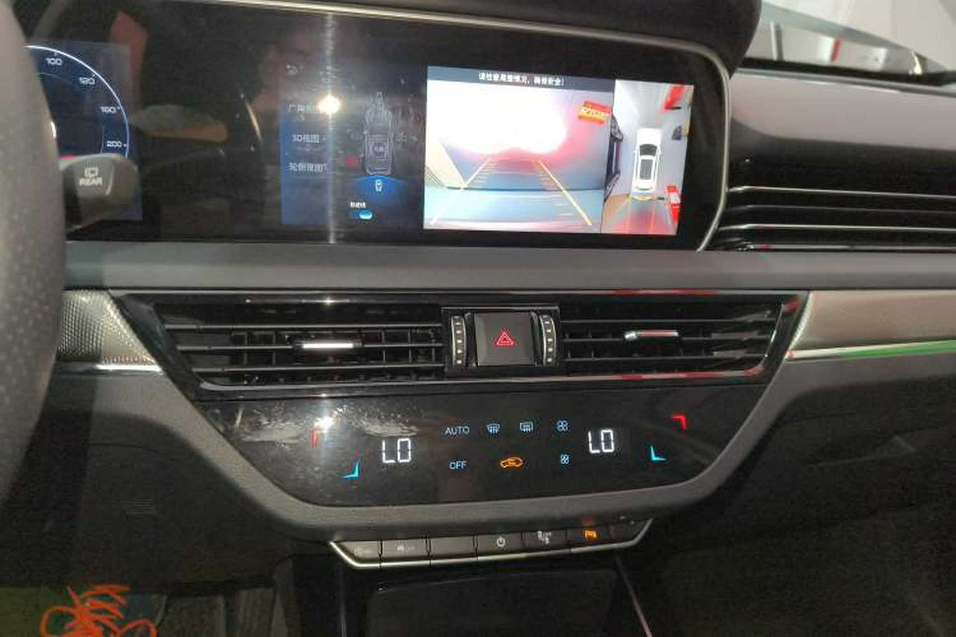 Used Hongqi HS5 2022 Revised Version 2.0T Smart Connect Flagship Edition Audio And AC Panel