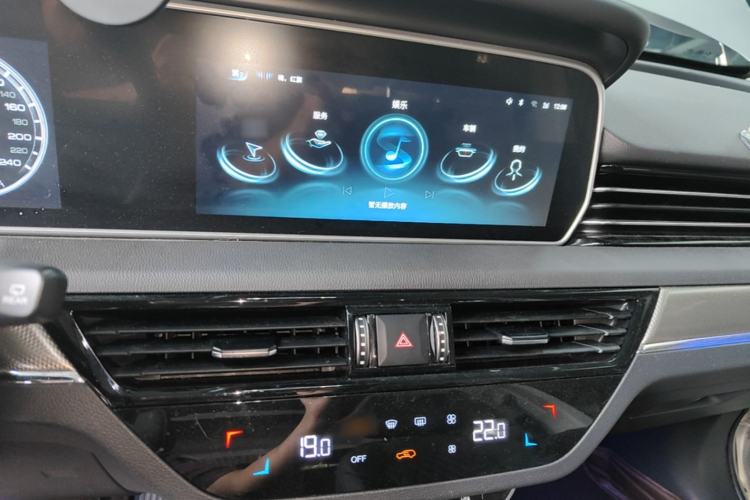 Used Hongqi HS5 2022 Revised Version 2.0T Smart Connect Flagship Edition Center Console
